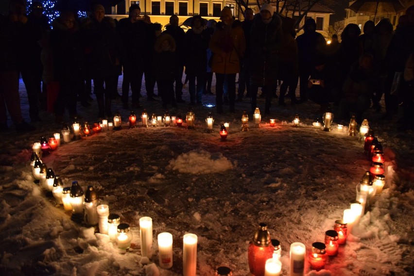 Bytowianie oddali hołd tragicznie zmarłemu prezydentowi Gdańska Pawłowi Adamowiczowi (FOTO, WIDEO)