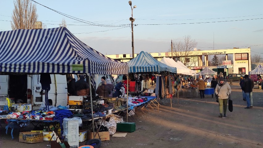 Bazar Piotrków - otwarto nowe targowisko przy ul. Dmowskiego...