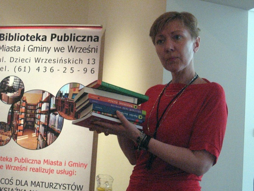 Września: Ewa Nowak w bibliotece - &quot;Czytanie jest jak randka&quot;  [ZDJECIA]