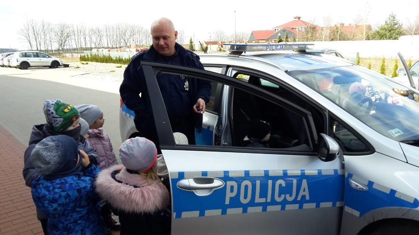 Policjanci w odwiedzinach u przedszkolaków   