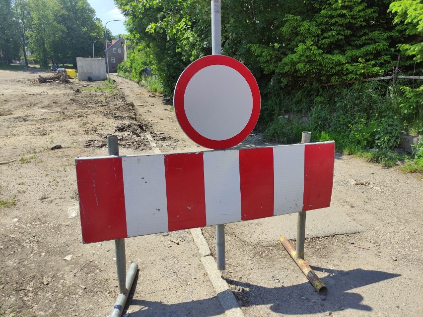 Ruszyła przebudowa ul. Puszkina w Wałbrzychu. Wkrótce pojadą tędy rowery! [ZDJĘCIA]