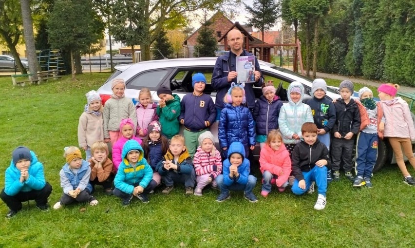 Policjanci odwiedzili przedszkola w Przeciszowie i...