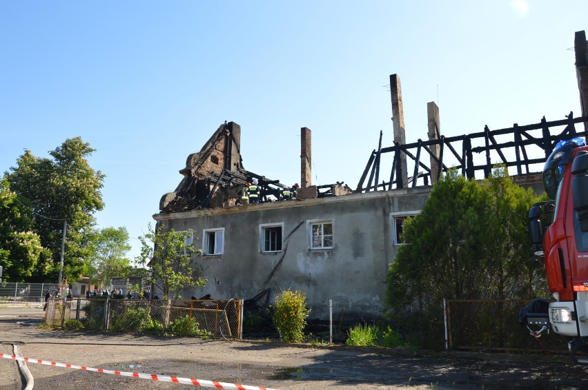 Ogień wybuchł o 2.15 w nocy. Ludzie uciekali z domów w...