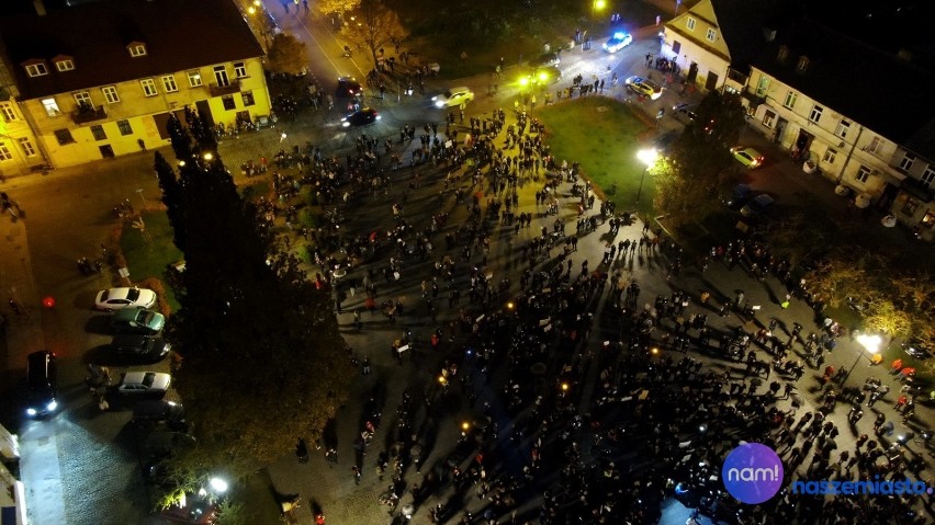 Protest kobiet we Włocławku z lotu ptaka