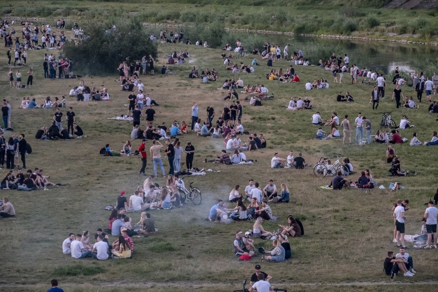 Wysokie temperatury sprawiły, że poznaniacy tłumnie wyszli z...