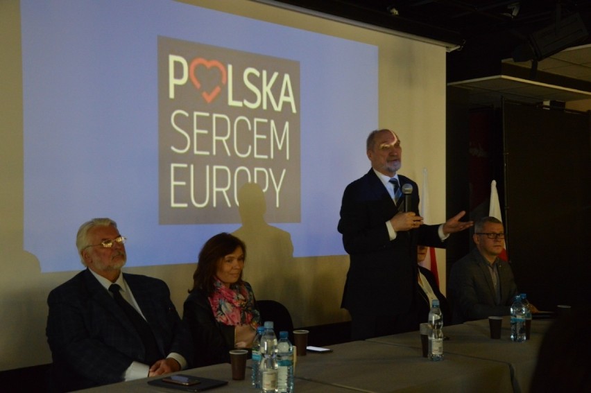 Antoni Macierewicz, parlamentarzyści PiS i kandydaci do Europarlamentu w Bełchatowie [ZDJĘCIA, FILM]