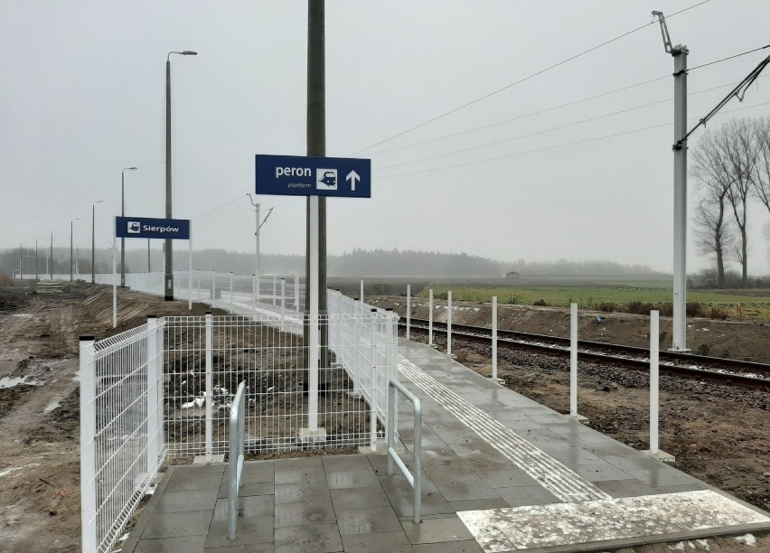 Na stacjach i przystankach powstają nowe perony