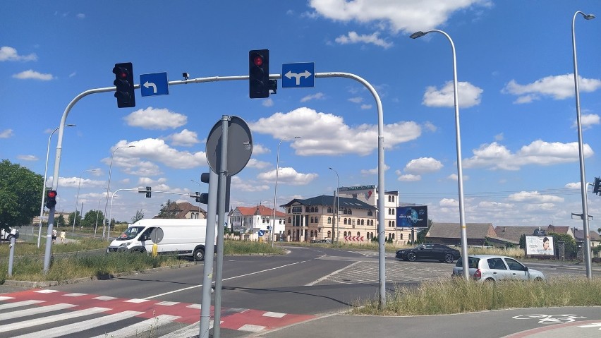 Opole. Drogowcy montują infrastrukturę systemu ITS na...