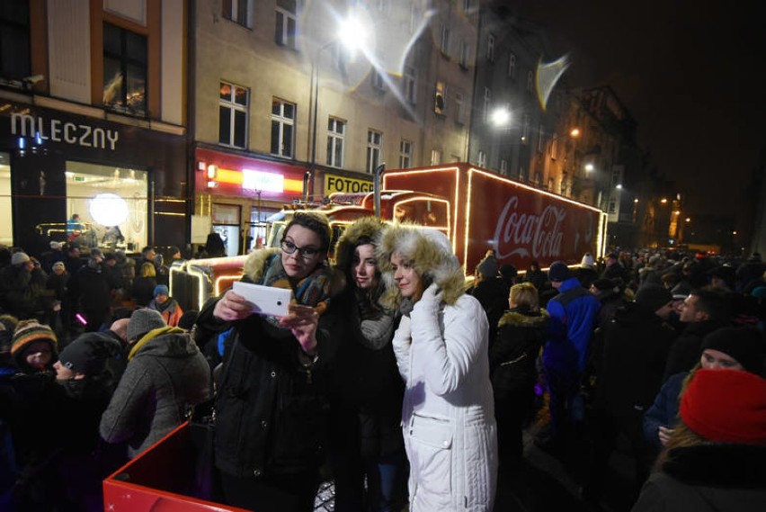 Katowice: Oberschlesien promuje ciężarówki Coca-Coli [WIDEO]