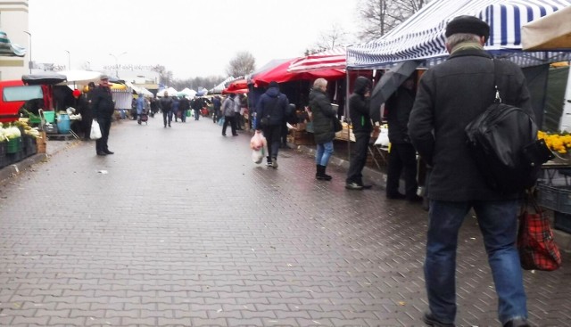 Zobacz w naszej galerii ceny warzyw i owoców na targowisku Korej.