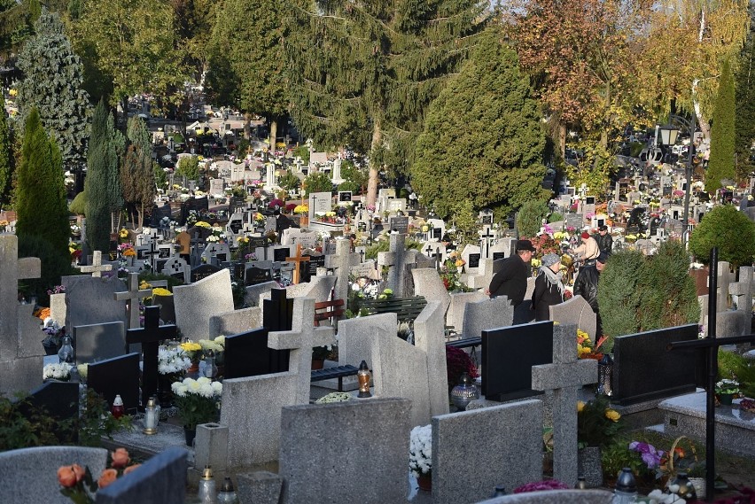 Kwidzyn. Wszystkich Świętych z obostrzeniami sanitarnymi - bez Mszy św. oraz procesji na cmentarzach