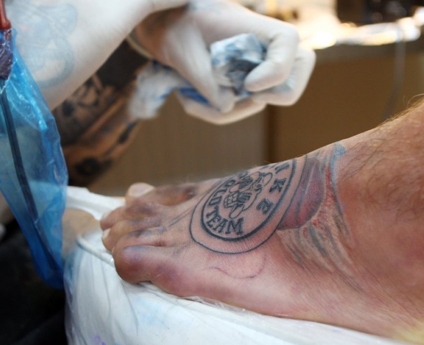 Dlaczego robi się pierwszy tatuaż a dlaczego drugi?...