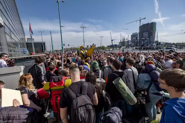 W piątek zaczął się Pyrkon 2019. Największy w Polsce konwent fantastyki tradycyjnie przyciągnął do Poznania tysiące osób. Dlatego już przed godziną 10.00 przed wejściem na MTP stały tłumy.

Zobacz kolejne zdjęcie ---->