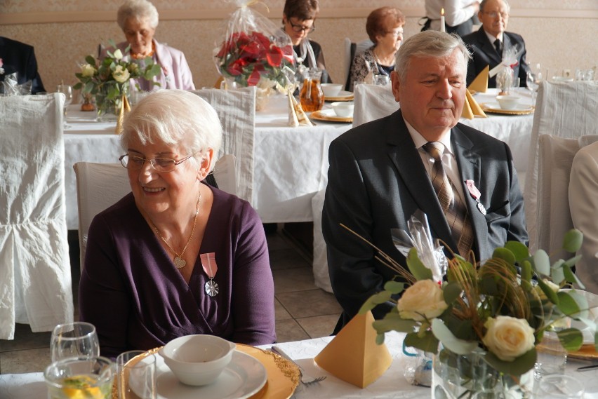 Małżonkowie z godnym pochwały stażem - w Przodkowie spotkali się jubilaci 50-lecia i 60-lecia ślubu - ZDJĘCIA