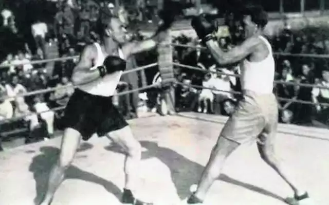 Podczas jednego z meczy bokserskich w latach 50-tych XX wieku w Krotoszynie. Nie znamy okoliczności o bokserów