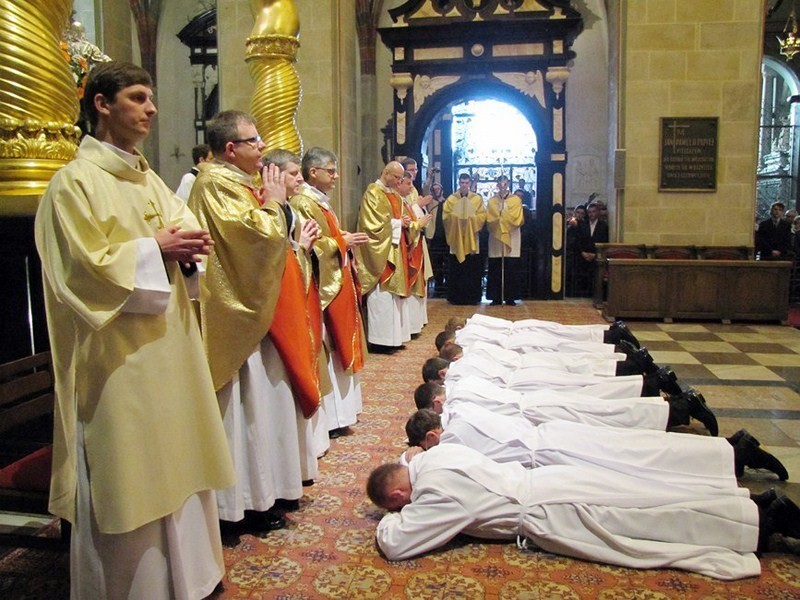 Prymas senior abp Henryk Muszyński wyświęcił nowych diakonów