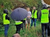 Dolny Śląsk. Znaleziono zwłoki mężczyzny, który zaginął w 2019 roku. Podejrzani trafili do aresztu [FILM, ZDJĘCIA]