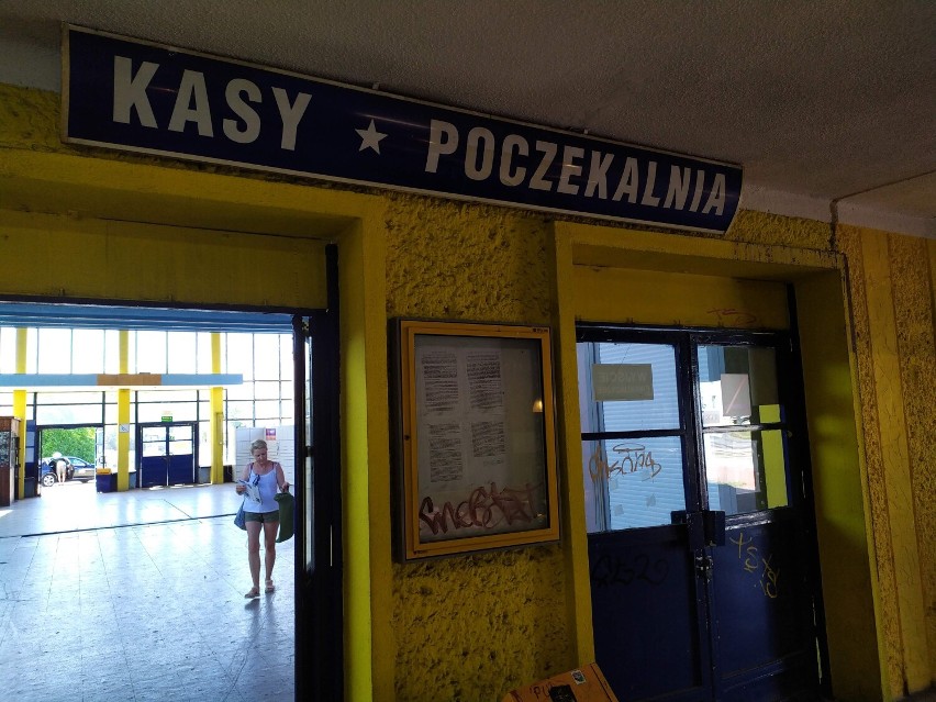 Dawny dworzec PKS w Częstochowie straszy. "Powinni go...
