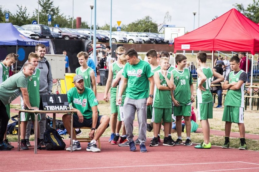 Święto koszykówki ulicznej za nami. Zobacz zdjęcia z Domino Streetball Cup! 