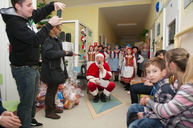 Kwidzyn: Burmistrz rozdawał prezenty młodym pacjentom