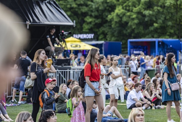 Dwudniowy festiwal Santander Letnie Brzmienia odbywa się 30 czerwca i 1 lipca na Parkowej w Krakowie.