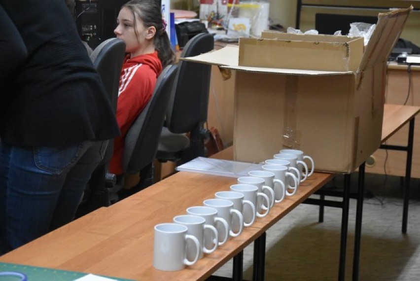 Uczniowie ze Szkoły Podstawowej w Mielżynie zaprojektowali własne kubki! Niebawem będą się uczyć, jak można je sprzedać