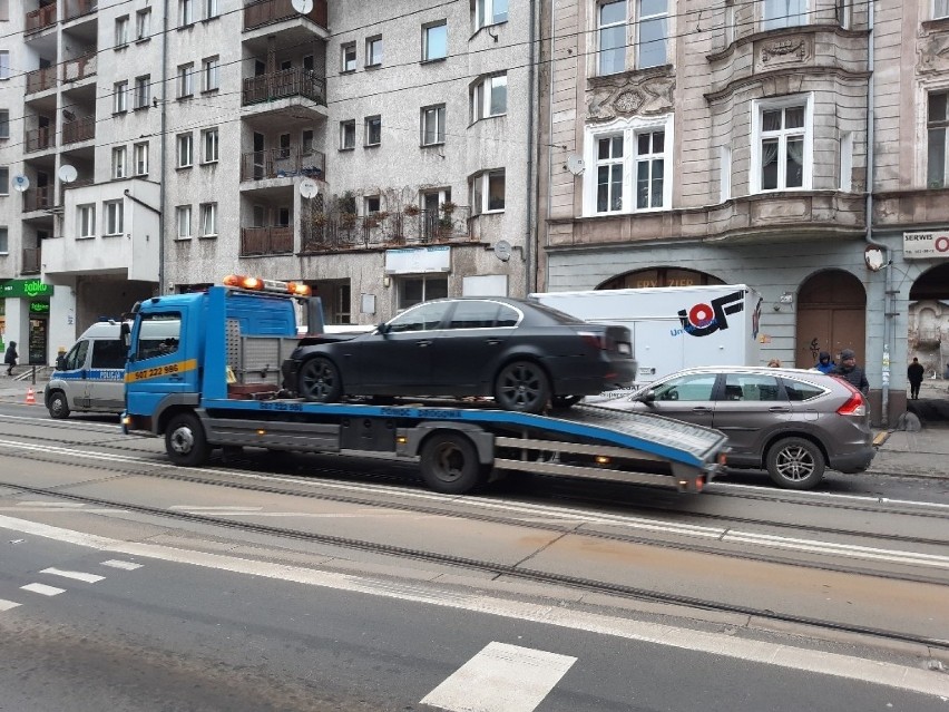 Wrocław: Na Traugutta zderzyły się 3 samochody [ZDJĘCIA]