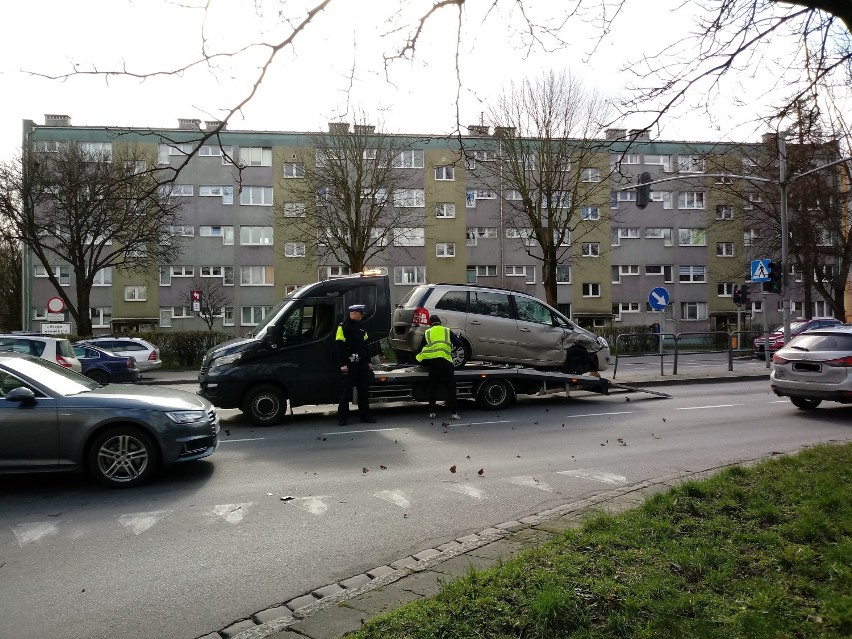 Dwa samochody zderzyły się dziś (11 marca) tuż przed...