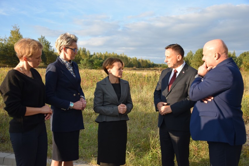 Kraśnik. Minister przedsiębiorczości i technologii Jadwiga Emilewicz odwiedziła strefę ekonomiczną w Kraśniku