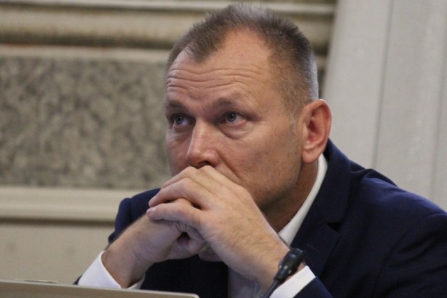 Podczas nadzwyczajnej sesji Rady Miejskiej w Przemyślu radni nie wyrazili zgody stwierdzenie wygaśnięcia mandatu radnego Wojciecha Błachowicza (na fot).