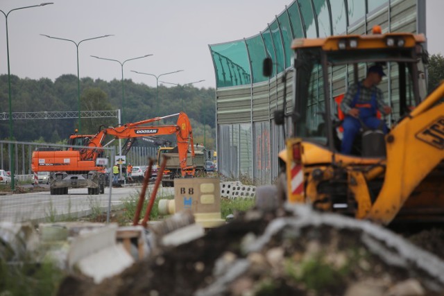 Remonty DK 94 i budowa drogi do terenów inwestycyjnych w Tucznawie coraz bliżej końca