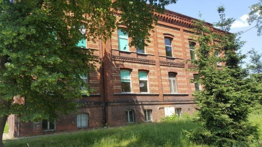 Dawny budynek chirurgii przy ul. Bohaterów Getta w Żarach...