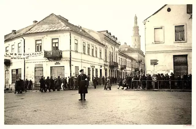 1 września wybuchła II woja światowa. Rozpoczął się największy konflikt w dziejach ludzkości. A jak wyglądał Radom w 1939 roku? Zobaczcie archiwalne zdjęcia. 

>>>ZOBACZ WIĘCEJ NA KOLEJNYCH SLAJDACH