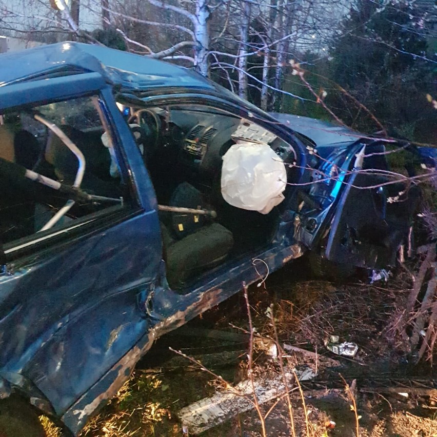 Wypadek na skrzyżowaniu w Skarżysku. Jedna osoba zmarła, dwie są ranne
