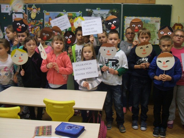 Radomsko: Happening ZSG 3 z okazji Międzynarodowego Dnia Tolerancji