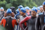 Calisia Triathlon 2020. Tak było na starcie, w wodzie i na trasie kolarskiej. DUŻO ZDJĘĆ