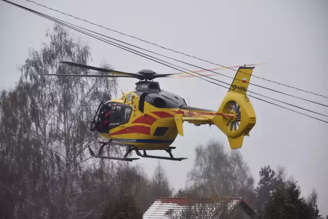 Lotnicze Pogotowie Ratunkowe zabrało 41-latkę do szpitala w Katowicach.