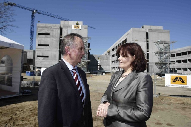 Rektor UG, Bernard Lammek i minister Barbara Kudrycka na placu budowy Wydziału Chemii