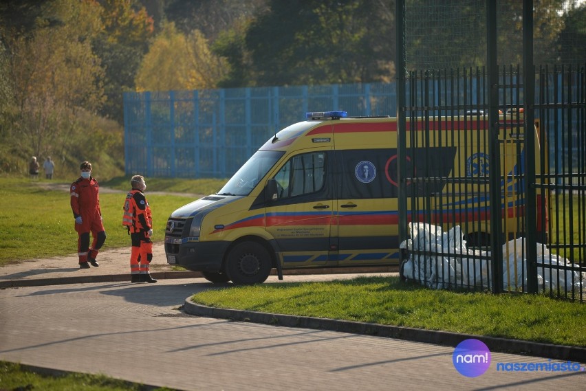 16-letni piłkarz z urazem kręgosłupa zabrany z meczu we...