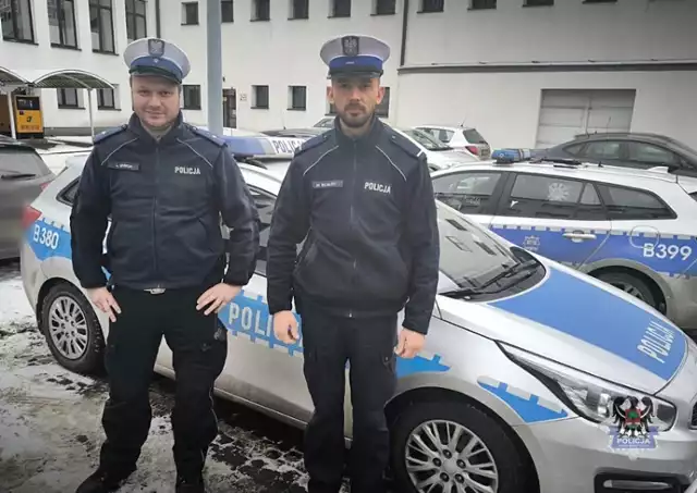 Wałbrzyscy policjanci eskortowali rodzącą kobietę do szpitala w Wałbrzychu
