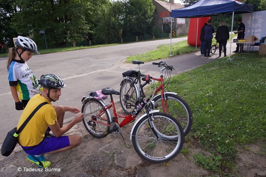 Stargardzka policja i Powiatowa Rada Bezpieczeństwa łapią rowerzystów jadących nad Miedwie