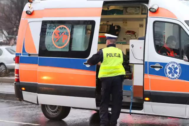 O zdarzeniu w Skokach powiadomiono służby ratunkowe i policję