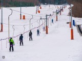 Gorlickie. Stok w Małastowie zaczął działać. Narciarzy nie brakuje. Wszyscy trzymają kciuki za mroźną pogodę [ZDJĘCIA]