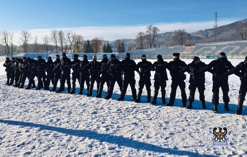 Wałbrzyscy i świdniccy policjanci uczą się, jak działać...