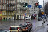 Wrocław: Zielone strzałki zamiast zielonego światła przy skręcie w prawo (ZDJĘCIA, FILM)