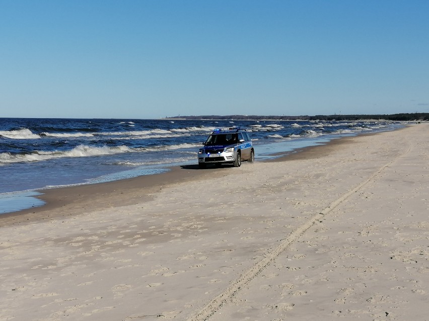 Motocyklista pędził po plaży i prawie potrącił 7-latka. Szukała go policja