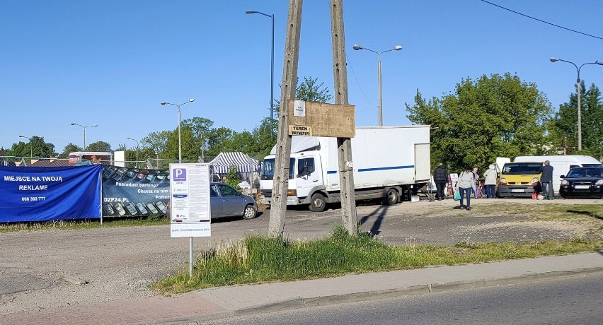 Kawałek miejsca od strony ulicy Brzozowickiej w Będzinie,...