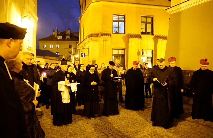 Lublin. W Wielki Piątek Droga Krzyżowa przeszła ulicami Starego Miasta. Zobacz zdjęcia