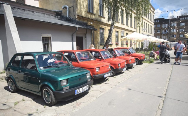 Najbardziej popularne są Maluchy. Fiat 126p to wciąż nie jest niecodzienny widok. W Krakowie mamy ich zarejestrowanych aż 36976