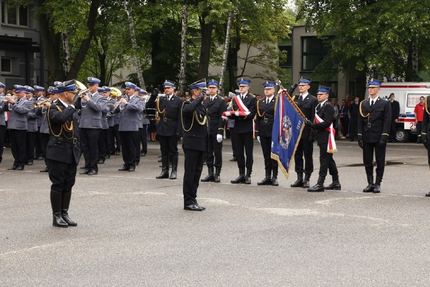 Promocja absolwentów Centralnej Szkoły Państwowej Straży Pożarnej w Częstochowie [ZDJĘCIA]